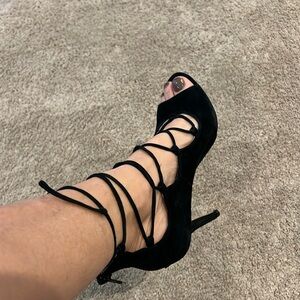 Lace up Vince Camuto, zip up back, suede size 7